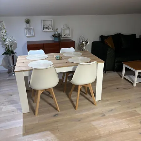 7 242 Apartment *